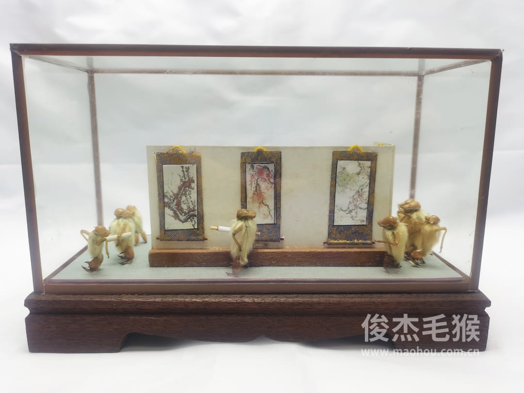 画展_大型北京毛猴作品_红木木托+方形玻璃罩6.jpg