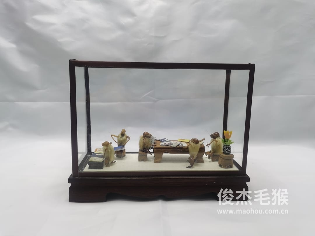 古籍书店_中型北京毛猴作品_红木木托+方形玻璃罩1.jpg