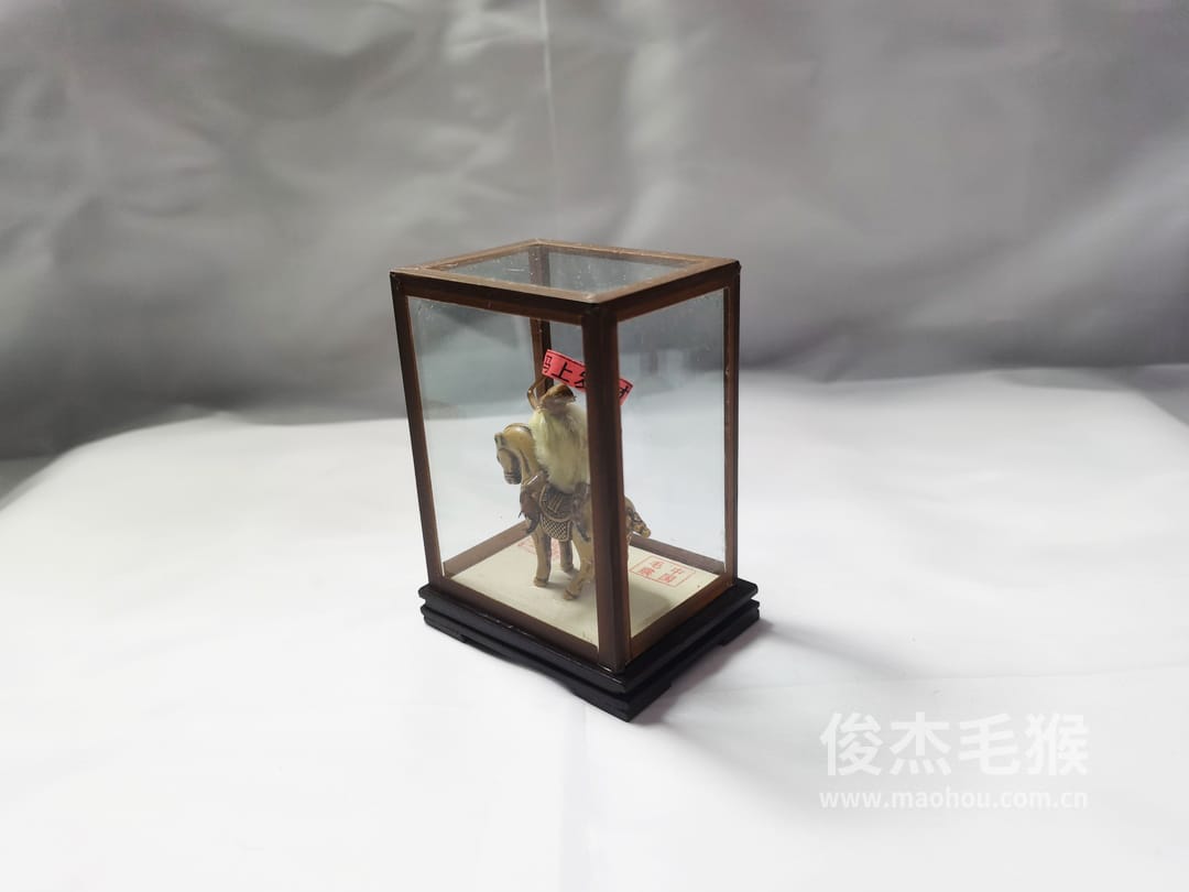 马上发财_小型北京毛猴作品_玻璃方形底座+方形玻璃罩4.jpg