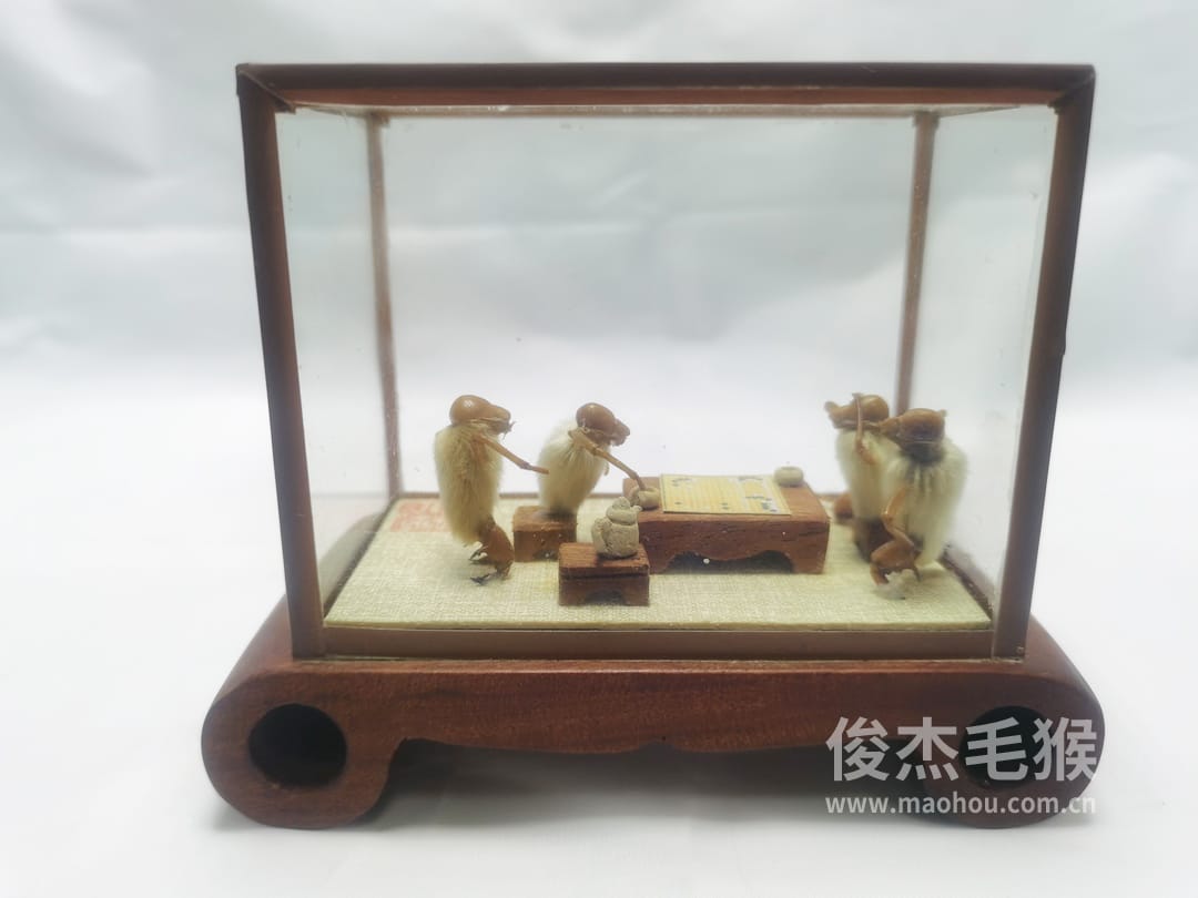 下围棋_小型北京毛猴作品_红木木托+方形玻璃罩1.jpg