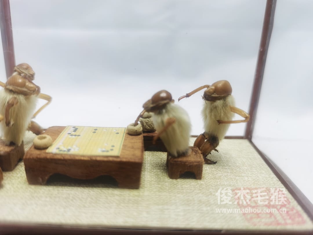 下围棋_小型北京毛猴作品_红木木托+方形玻璃罩4.jpg