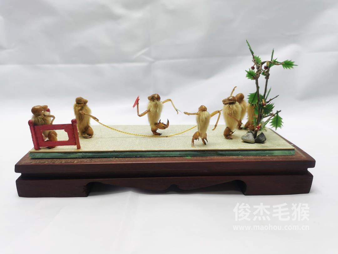 摇大绳_中型北京毛猴作品_红木木托+方形玻璃罩1.jpg