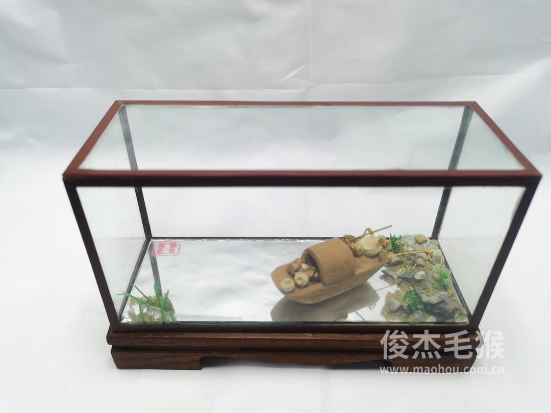 野渡无人_中型北京毛猴作品_红木木托+方形玻璃罩4.jpg