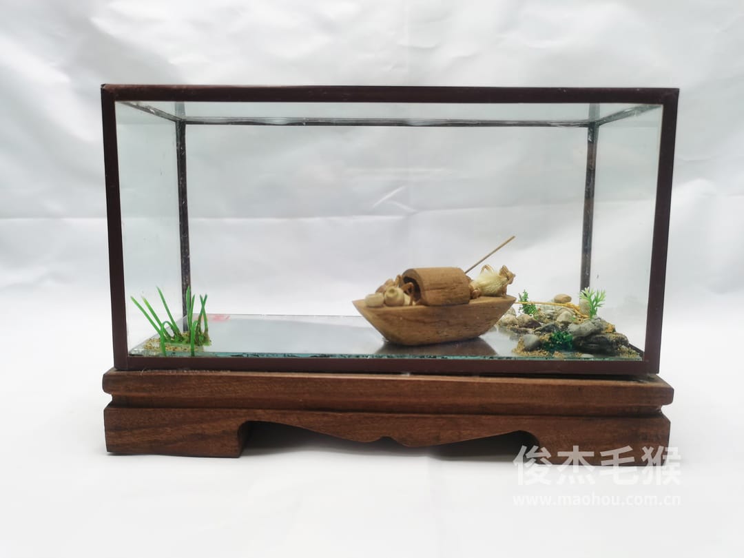 野渡无人_中型北京毛猴作品_红木木托+方形玻璃罩6.jpg